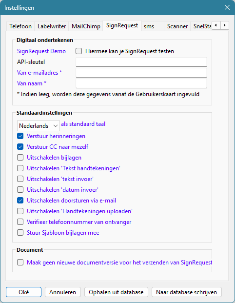 Het tabblad SignRequest in de instellingen: API-sleutel, afzender en de standaardinstellingen voor digitaal ondertekenen